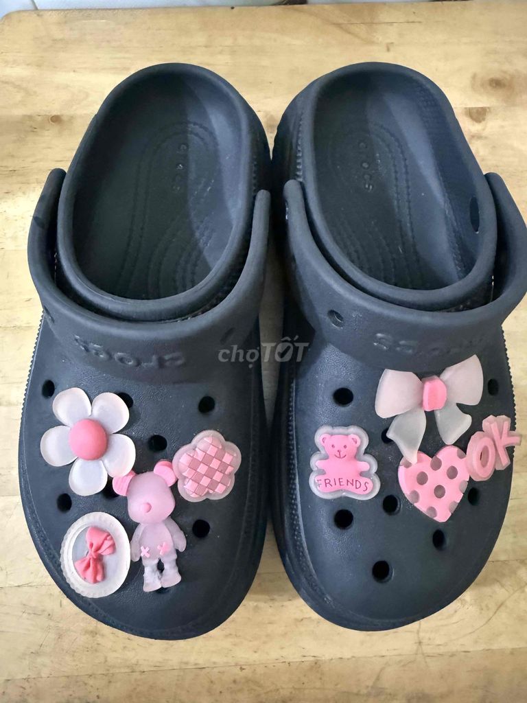 Dép Crocs Đen Nhựa Croslite Chống trượt. Mua bán Giày dép tại Quận 4 Tp Hồ Chí Minh được đăng bởi Thi hình 1
