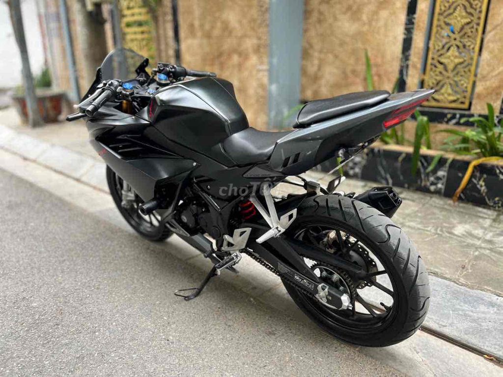 HONDA CBR150 ABS FI date Mới nhất iển số 29 lướt. Mua bán Xe máy tại Quận Cầu Giấy Hà Nội được đăng bởi Tong motor xe may hình 4