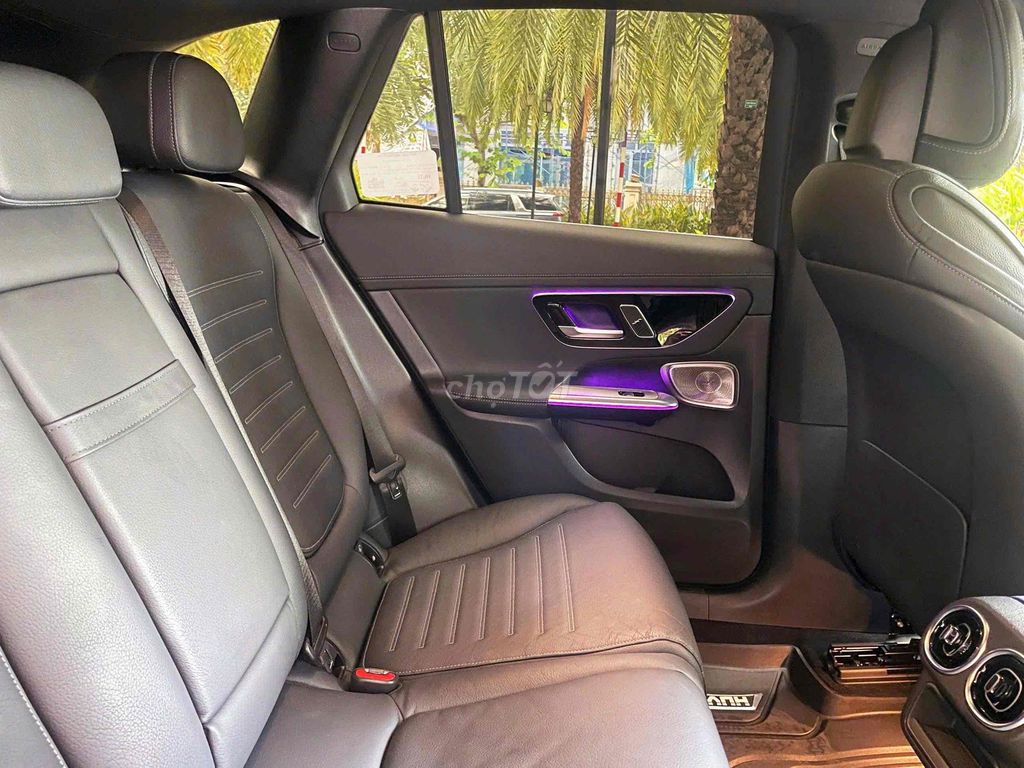 GLC 300 4Matic all new 2023 - 9000 km 2,2 Tỷ lấy. Mua bán Ô tô tại Quận 1 Tp Hồ Chí Minh được đăng bởi Lưu Thế Hoàng hình 6