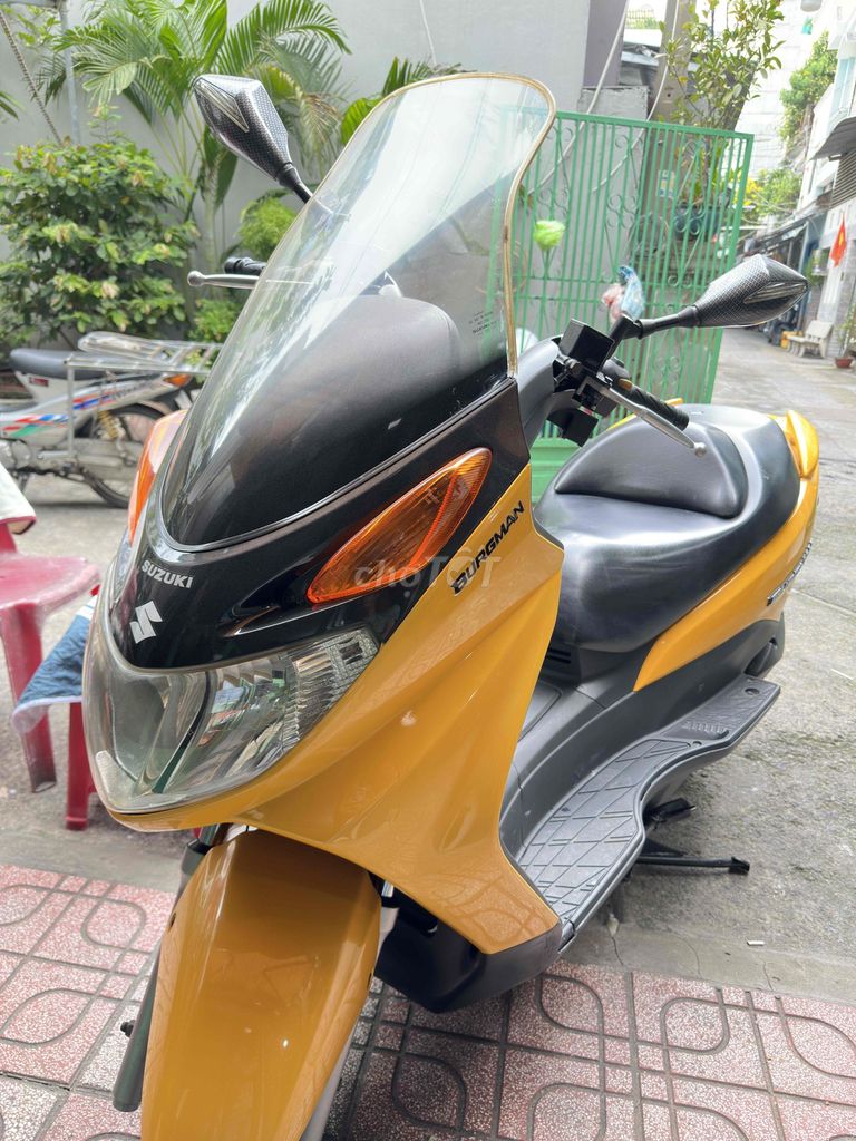 Скутер Suzuki Burgman желтый
