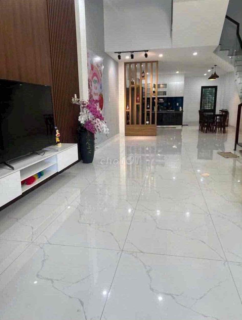 Аренда · 3 комн. · 100 м² · Quận Cẩm Lệ, ул. Đường Phù Đổng