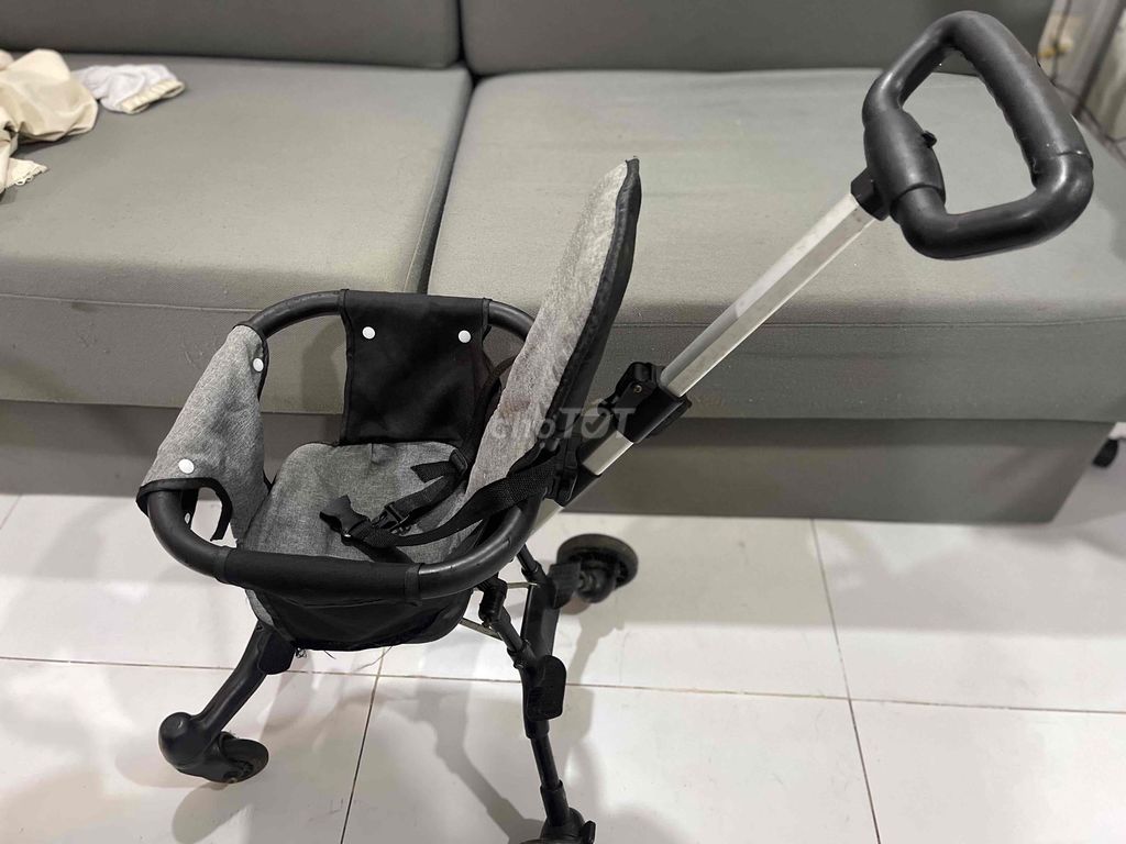 Xe đẩy sơ sinh màu xám kim loại vải. Mua bán Mẹ và bé tại Quận Tân Bình Tp Hồ Chí Minh được đăng bởi Heo con hình 1