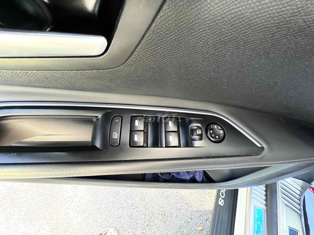 Peugeot 5008 2018 1.6L Turbo - 90000 km. Mua bán Ô tô tại Quận 8 Tp Hồ Chí Minh được đăng bởi Sơn Nguyễn  hình 17