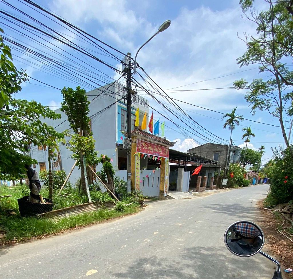 Đất Hoà Tiến,Đà Nẵng ngang đất 6,5m đg ô tô thông sát dân cư,sạch đẹp