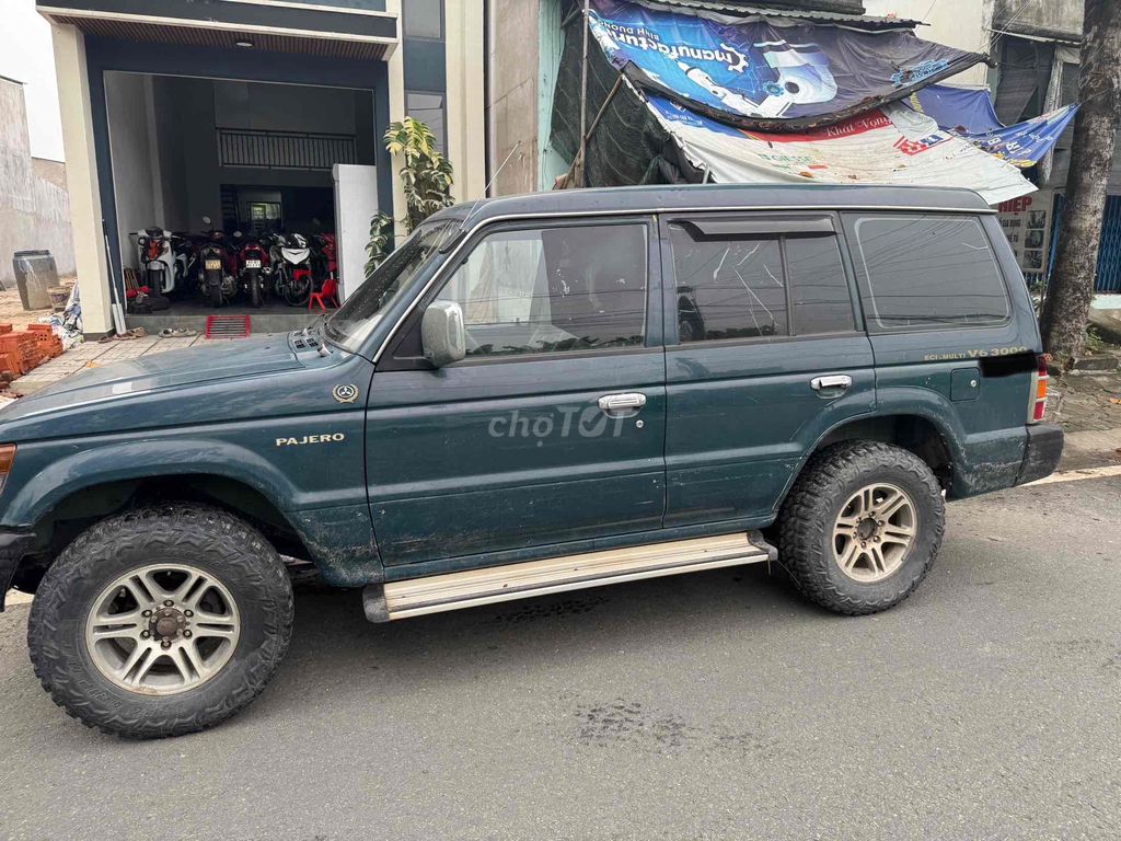 Mitsu Pajero chính chủ bs61 máy êm. Mua bán Ô tô tại Thành phố Thủ Dầu Một Bình Dương được đăng bởi hien pham hình 2
