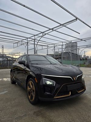 VinFast VF7 Hỏa Long (Dragon Forged)