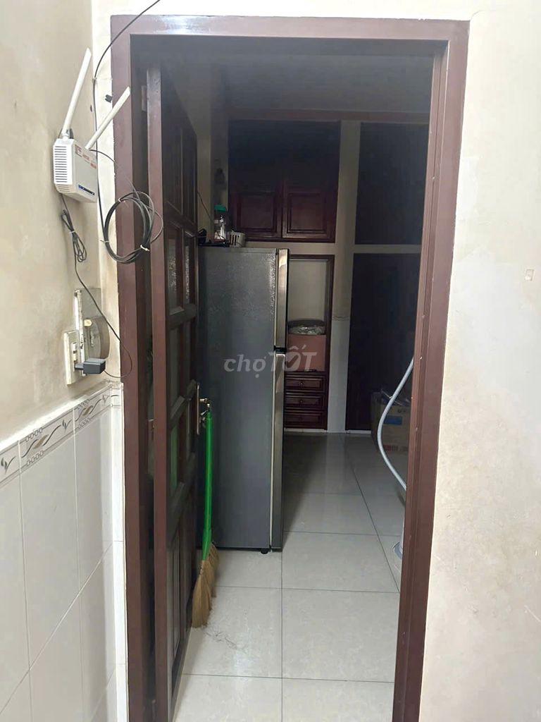 Дом, 3 этажа, фасад улицы Dương Bá Trạc, отд. Chánh Hưng