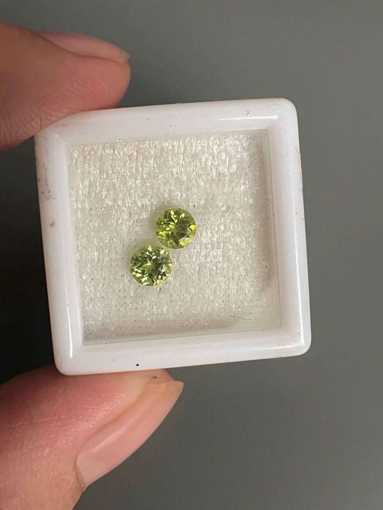 Đá Peridot thiên nhiên Xanh lá 5 li. Mua bán Phụ kiện thời trang khác tại Quận 7 Tp Hồ Chí Minh được đăng bởi Chuồn Chuồn Ớt  hình 1