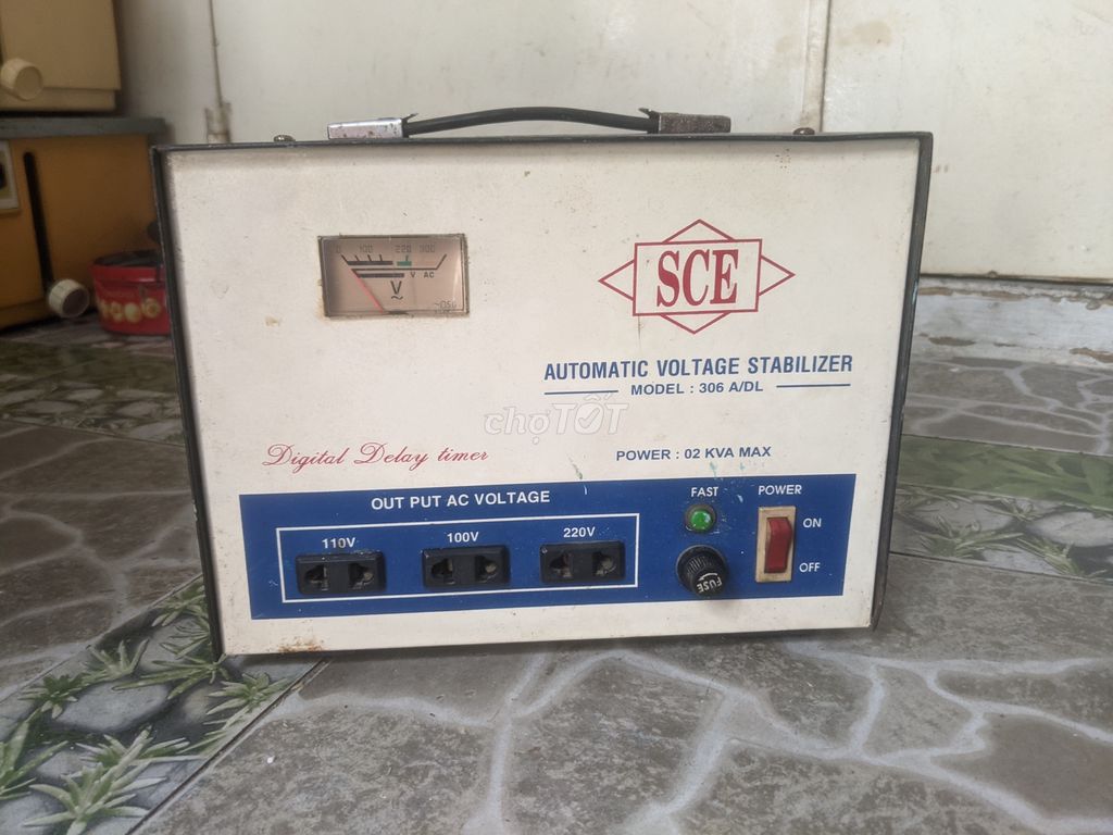 ổn áp 2kv SCE 220volt-100volt