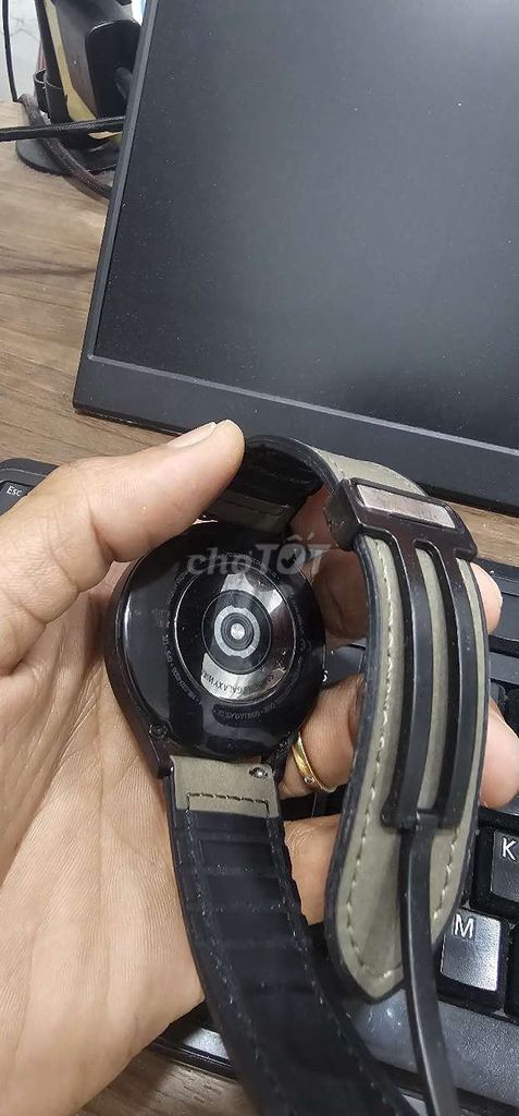 Samsung Galaxy Watch 4 Đen. Mua bán Thiết bị đeo thông minh tại Quận 3 Tp Hồ Chí Minh được đăng bởi lâm nguyễn hình 1