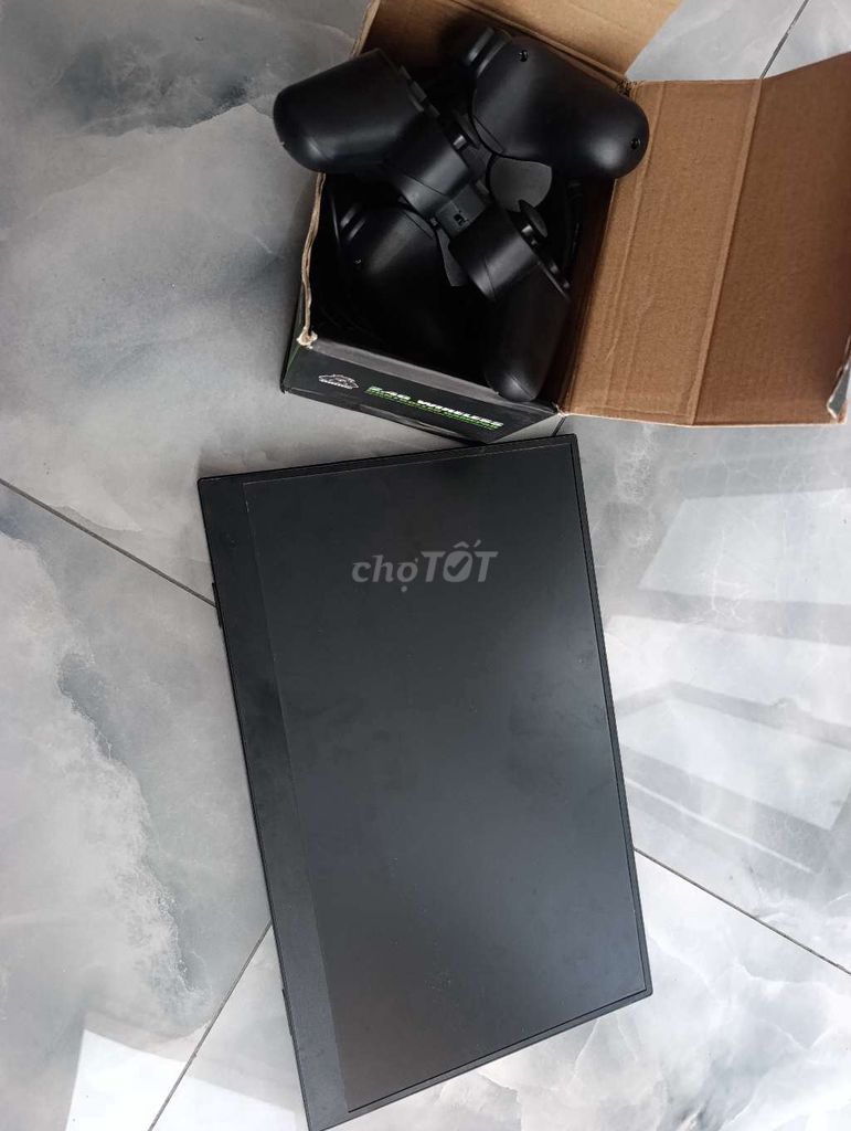 Tay cầm chơi game không dây màu Đen và màn hình. Mua bán Thiết bị chơi game tại Quận Liên Chiểu Đà Nẵng được đăng bởi thùy dương hình 1