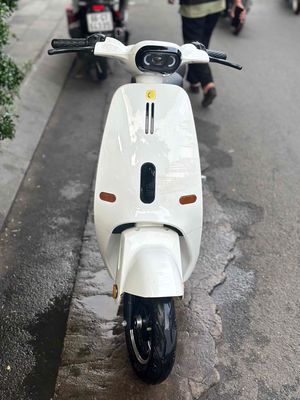 Xe máy điện Trắng