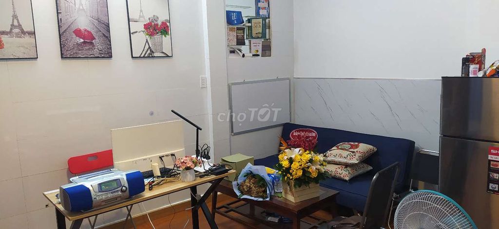 Bán căn hộ lầu 1 ngay Phố đi bộ Quận 1