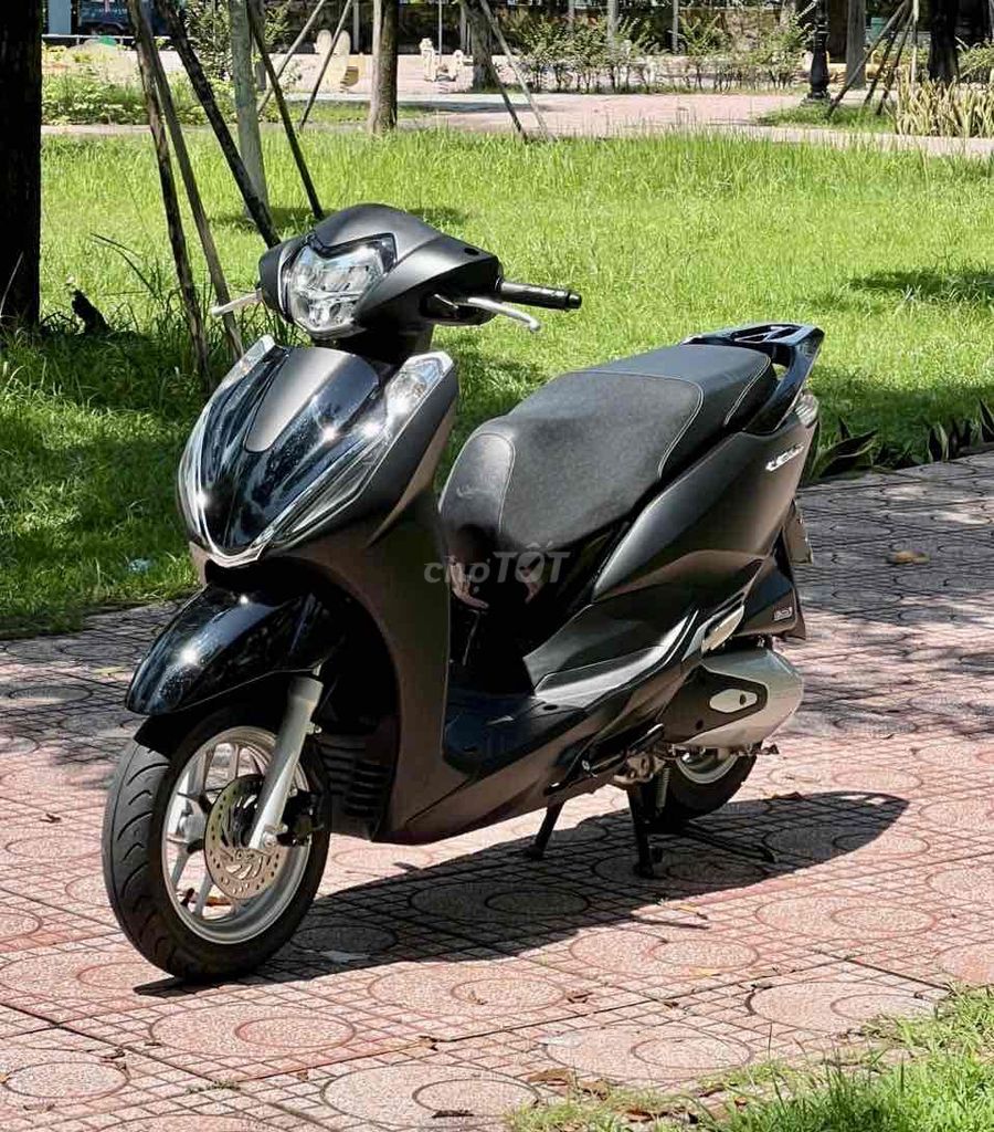 Новые черные спортивные детали Honda Lead 2024
