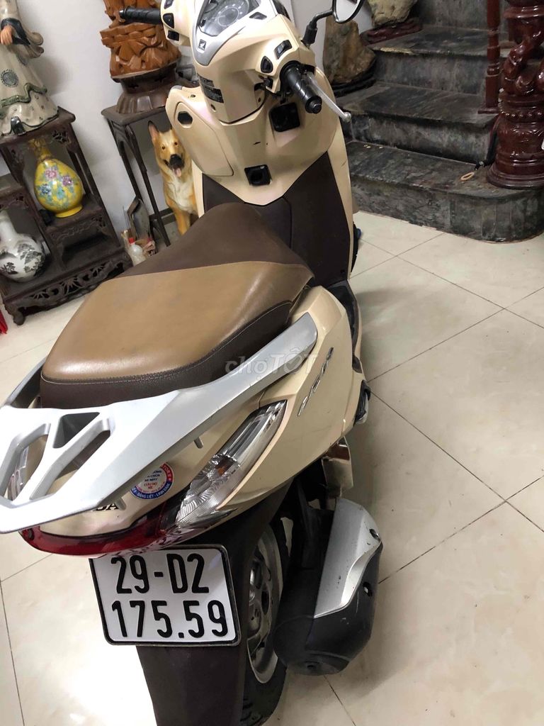 xe còn rất mới chưa xửa chữa gì chinh chủ bán. Mua bán Xe máy tại Quận Hai Bà Trưng Hà Nội được đăng bởi Trần Sơn hình 3