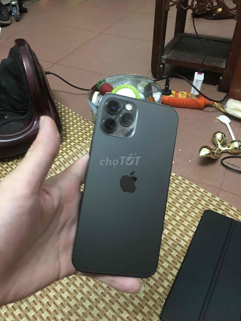 iphone 12 pro màu đen. Mua bán Điện thoại tại Quận Cầu Giấy Hà Nội được đăng bởi Nguyễn Ngọc Hiếu hình 1