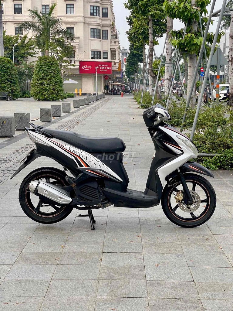 Yamaha Luvias FI Trắng đen. Mua bán Xe máy tại Quận Gò Vấp Tp Hồ Chí Minh được đăng bởi LONG THỊNH hình 3