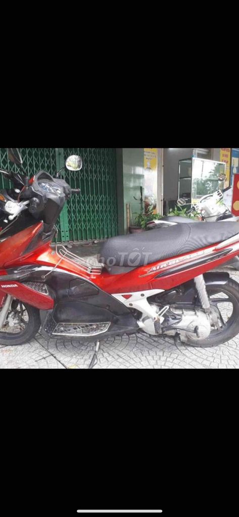 Honda Air Blade Đời đầu màu Đỏ. Mua bán Xe máy tại Quận Thanh Khê Đà Nẵng được đăng bởi Tâm Phương Nguyễn Thị hình 1