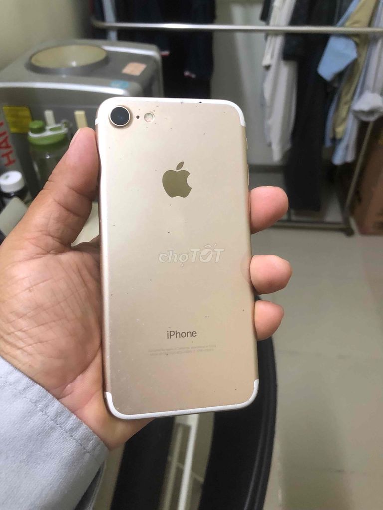 cần bán iPhone 7 32G màu vàng, mây đẹp, 1.3 triệu