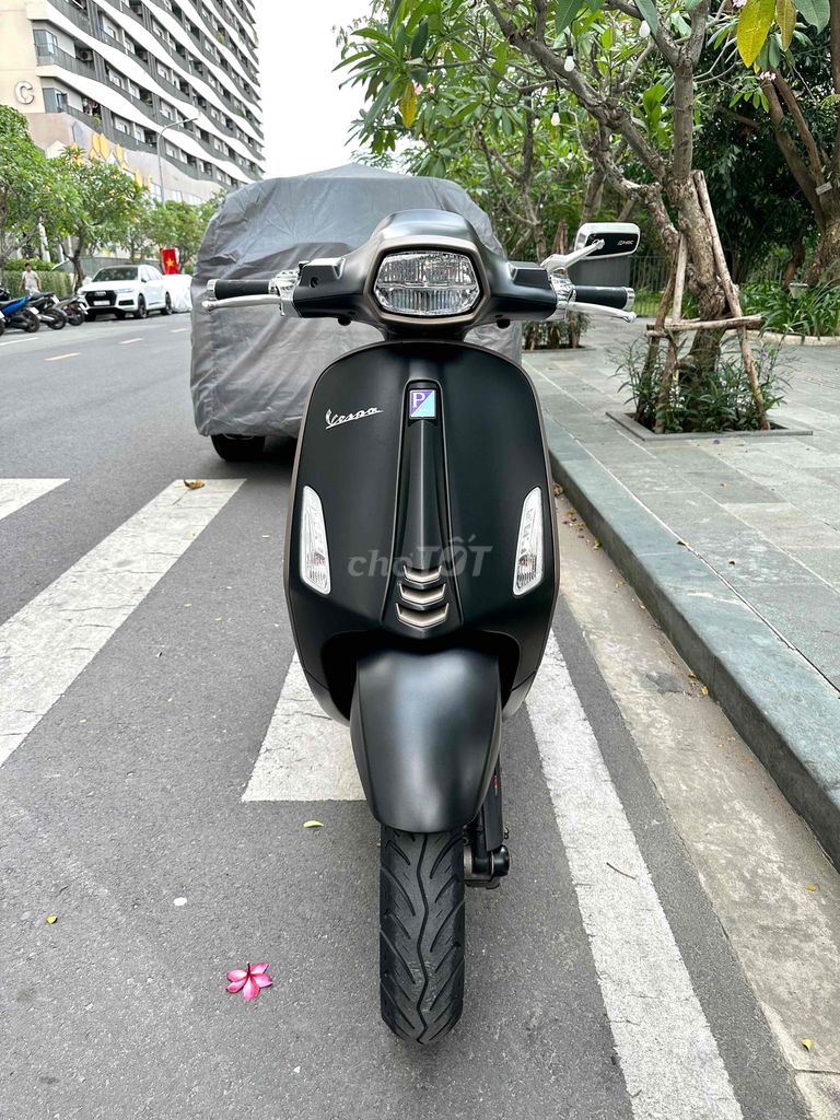 Vespa Sprint 150 đen mờ đk 8/2022