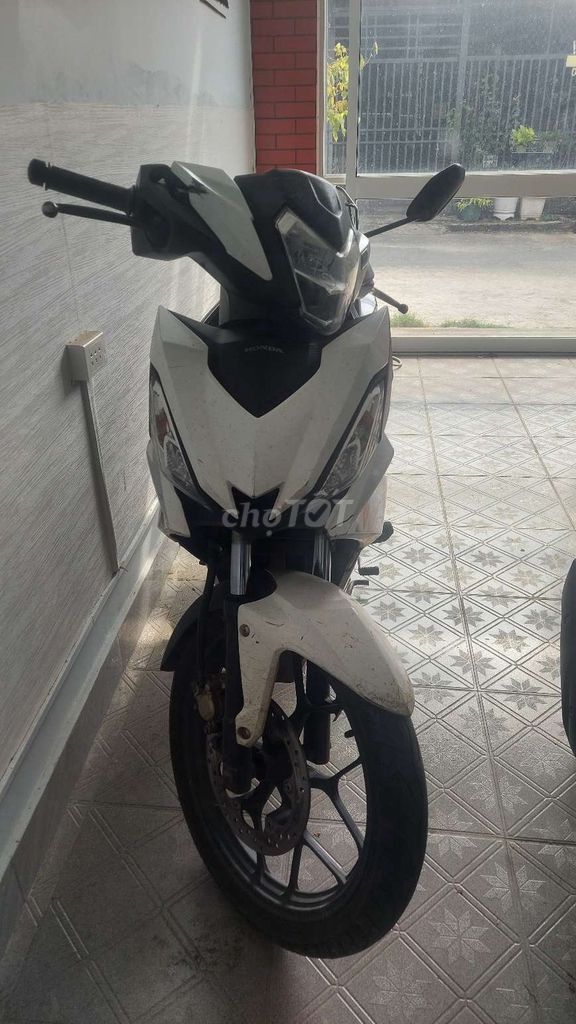 Honda Winner Trắng Thể thao. Mua bán Xe máy tại Thành phố Dĩ An Bình Dương được đăng bởi Trần Cao Thắng hình 1