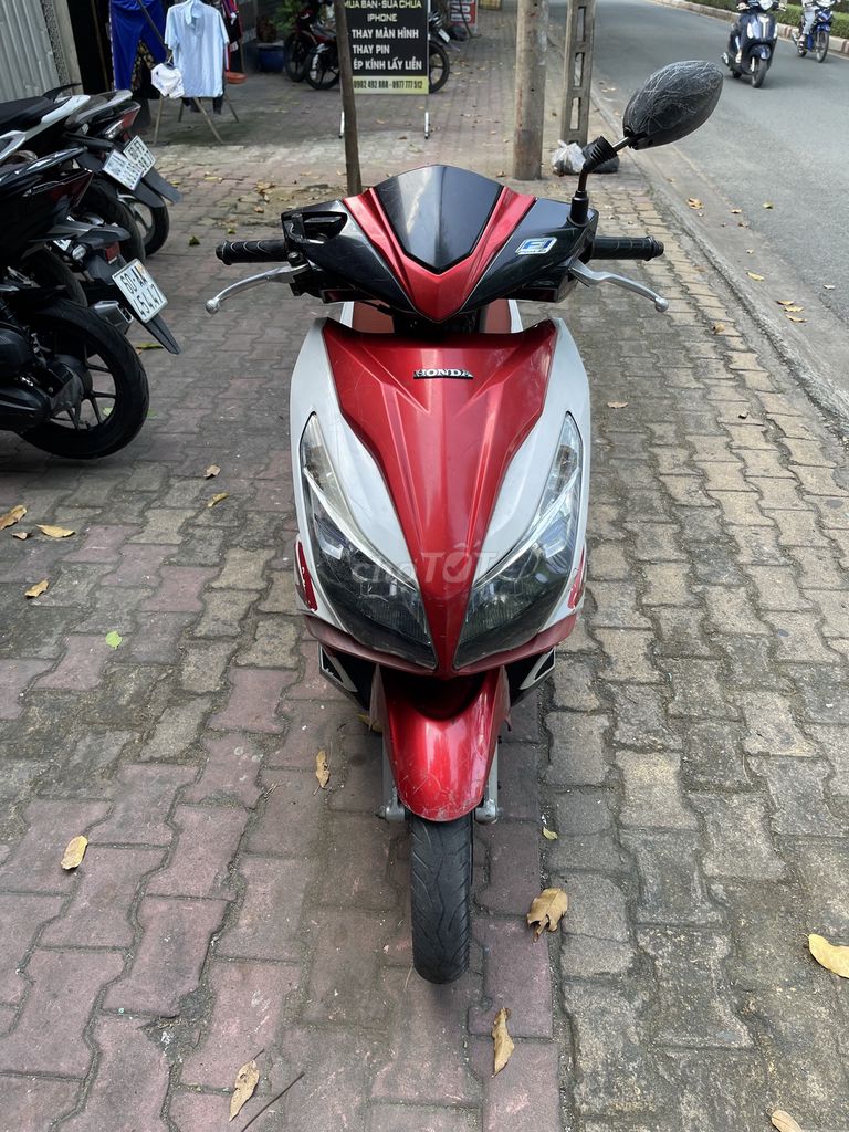 Honda Air Blade 2013 Đỏ trắng. Mua bán Xe máy tại Thành phố Biên Hòa Đồng Nai được đăng bởi Phương nguyễn  hình 4