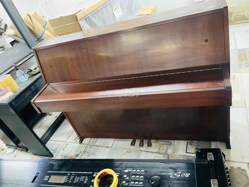 piano cơ yamaha MC108 số seri 4tr3 tem đồng