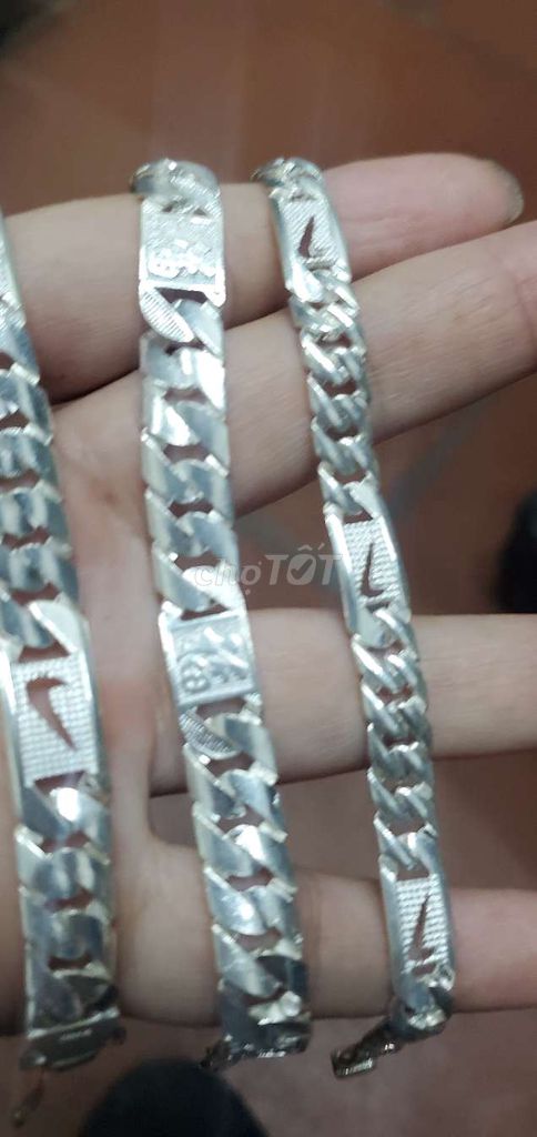 Lắc tay bạc ta trong lượng hơn 6chỉ và hơn 4 chỉ 5. Mua bán Phụ kiện thời trang khác tại Huyện Gia Lâm Hà Nội được đăng bởi Nguyen minh hình 1