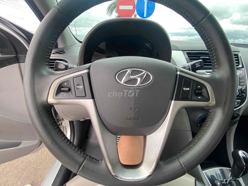 Hyundai Accent 2013 1.4 AT - 82000 km. Mua bán Ô tô tại Huyện Tây Hòa Phú Yên được đăng bởi lê thành chúng hình 3