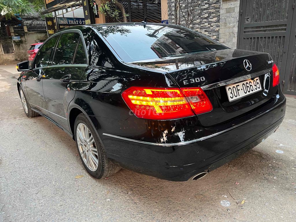 Mercedes Benz E Class 2009 E300 - 12968 km. Mua bán Ô tô tại Quận Thanh Xuân Hà Nội được đăng bởi Đỗ Duy Cảnh hình 2