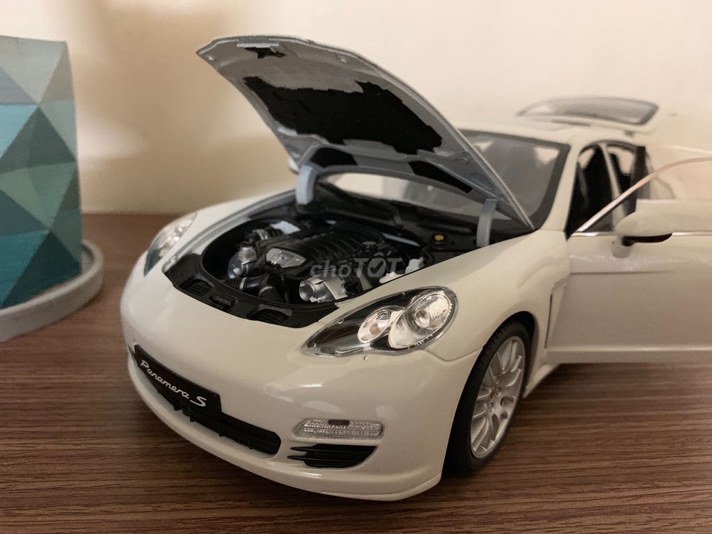 0902576369 - Xe mô hình Porsche trưng bày - tỷ lệ 1:18