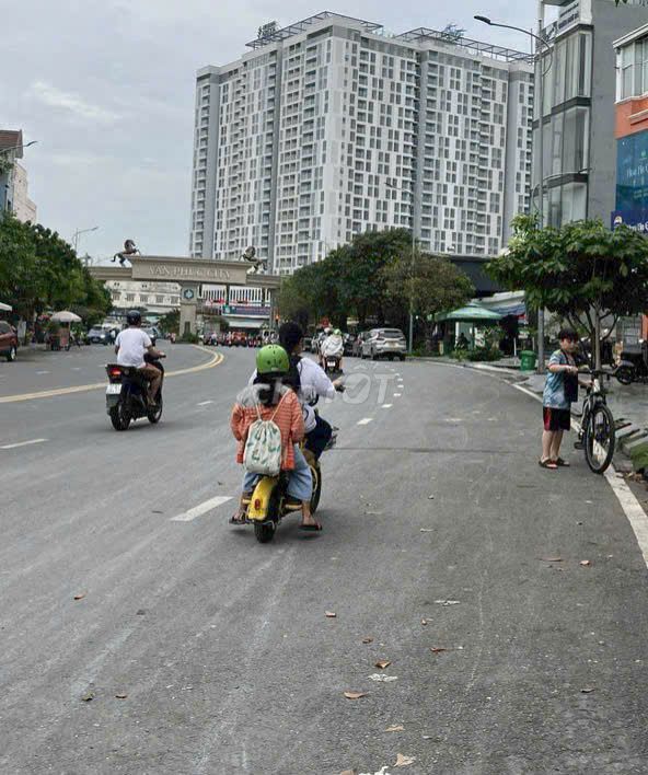 Bán đất thổ cư quốc lộ 13,thủ đức,ngay cổng Đinh Thị Thi,Vạn Phúc City