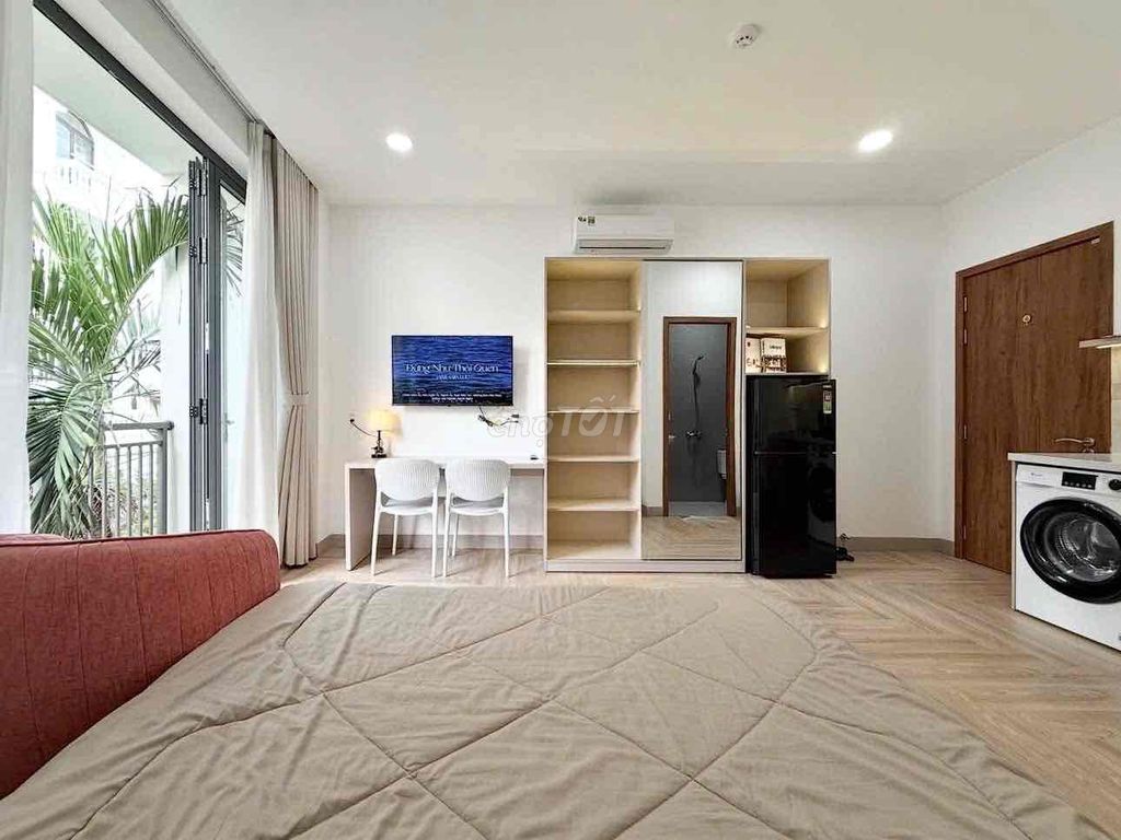 Studio Rộng 37m2 Ban Công Lớn Tại Điện Biên Phủ Gần Hutech, GTVT