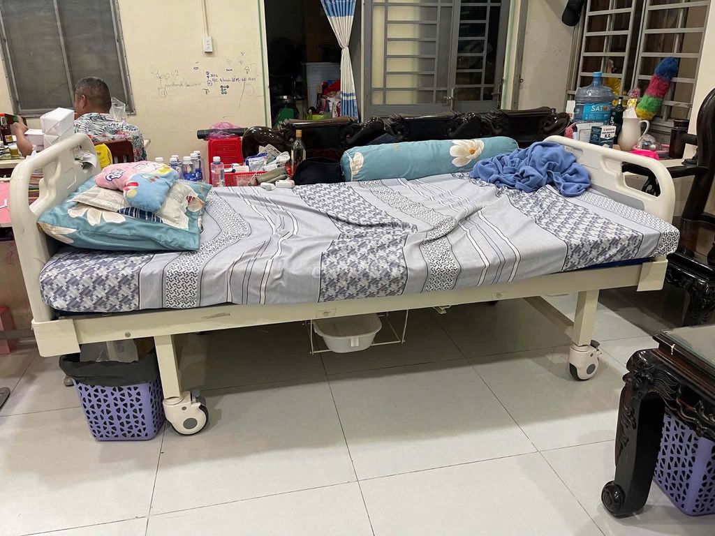 Giường y tế nâng cao đầu Kim loại. Mua bán Giường, chăn ga gối nệm tại Quận 1 Tp Hồ Chí Minh được đăng bởi Pham Thanh hai hình 1