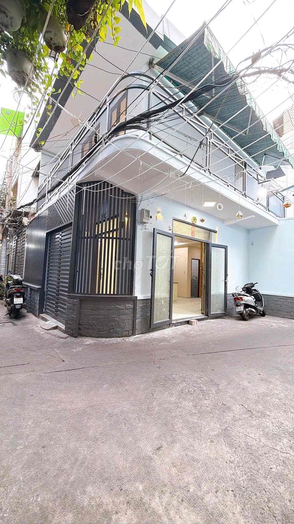 Bán nhà hẻm xe hơi  btct gần trường đại học luật và nguyễn tất thành