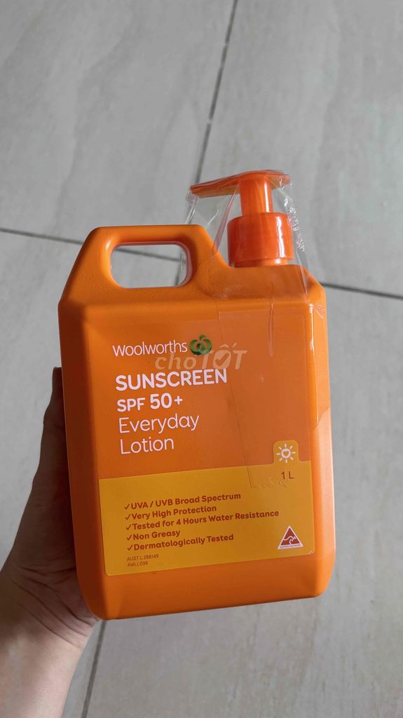 Kem chống nắng Woolworths 50+ 1L. Mua bán Phụ kiện thời trang khác tại Thành phố Dĩ An Bình Dương được đăng bởi bé Lam hình 1
