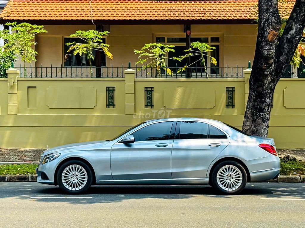 Эксклюзивный Mercedes C250 2015, серебристый, 55 000 миль