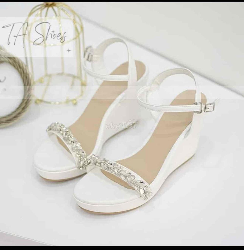 Giày sandal Nữ Trắng size 37. Mua bán Giày dép tại Quận Bình Tân Tp Hồ Chí Minh được đăng bởi Chi hình 1