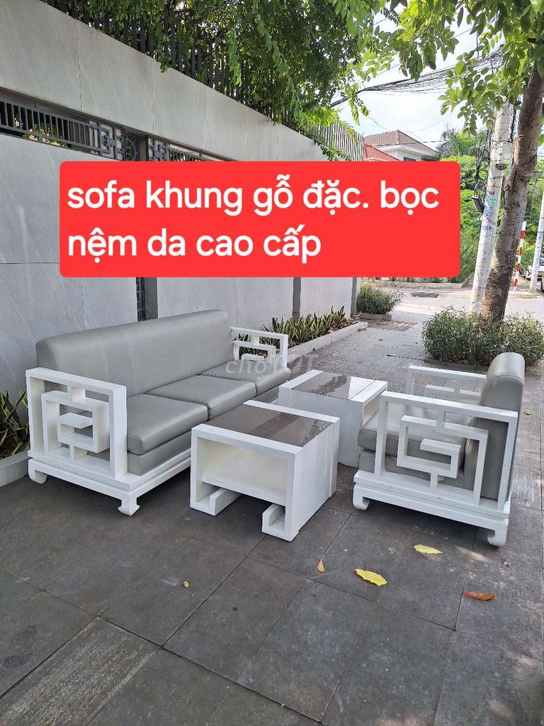 Sofa. Sofa gỗ bọc nệm da. Sofa kèm bàn