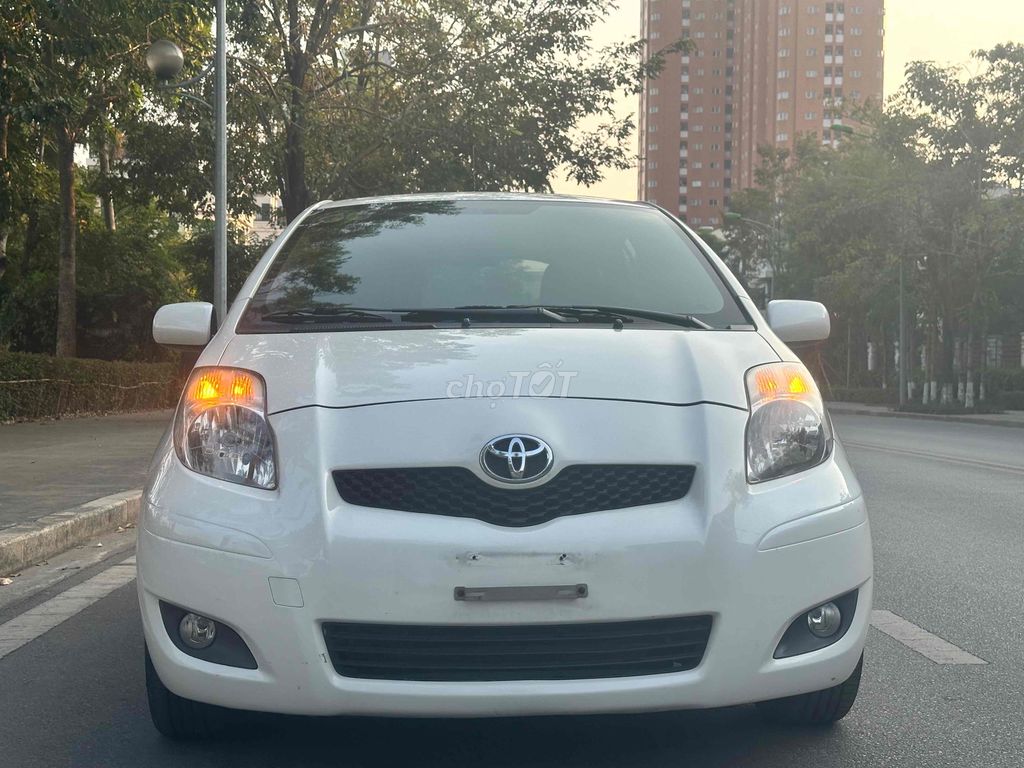 Toyota Yaris 2011 1.5 AT - 64000 km