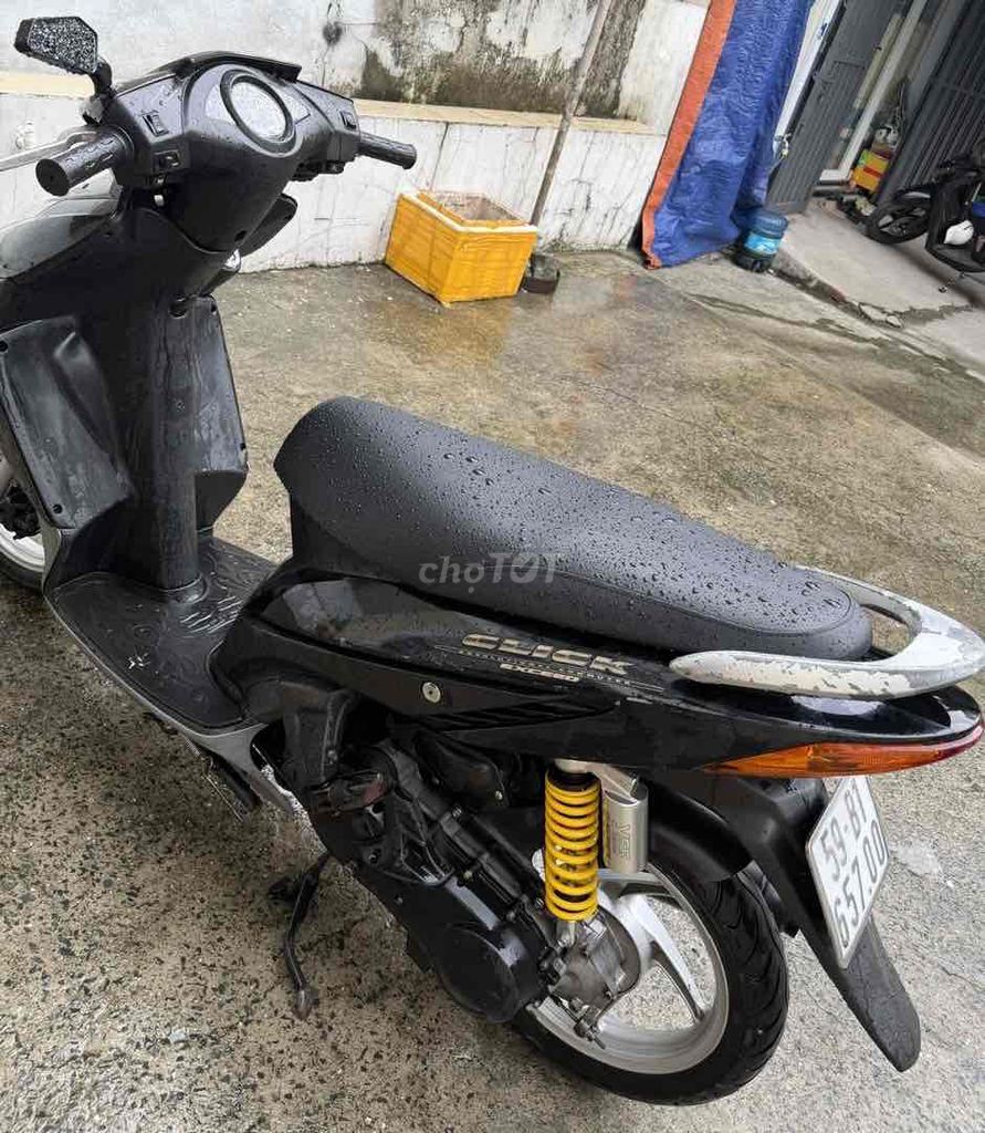 Черный скутер Honda Click