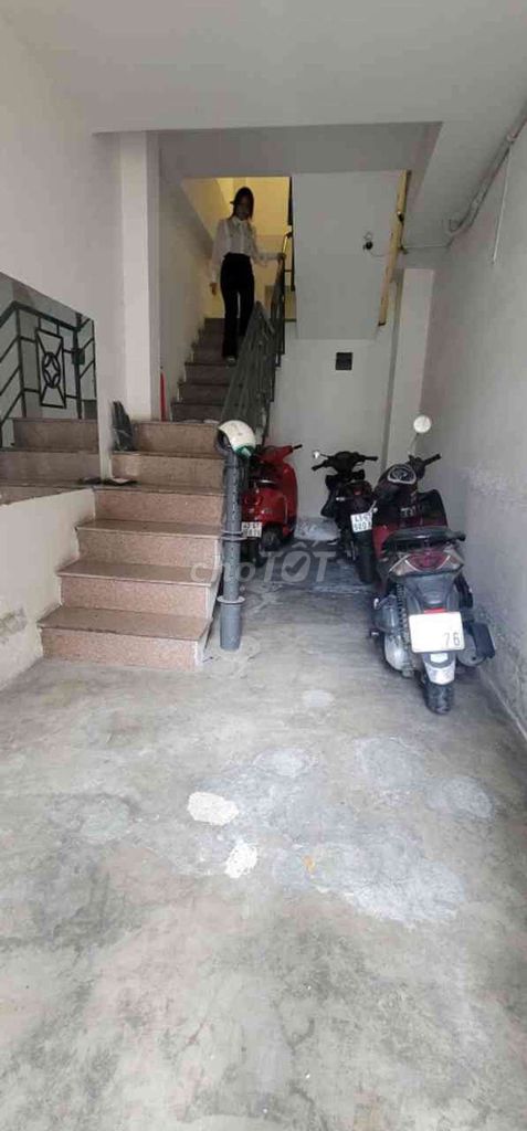 BÁN CĂN HỘ 3 TẦNG – KIỆT Ô TÔ HOÀNG DIỆU – 20 TRIỆU/THÁNG – NHỈNH 6 TỶ