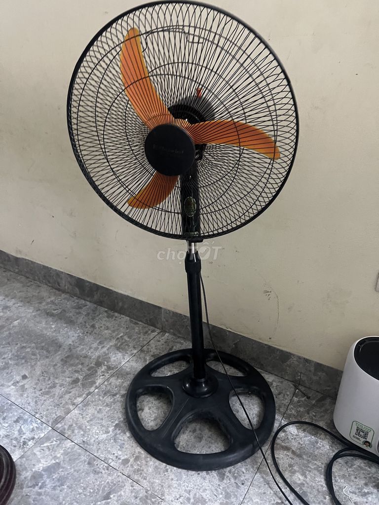 Quạt cây Đen, Cam Đã sử dụng. Mua bán Quạt tại Quận Bắc Từ Liêm Hà Nội được đăng bởi Nga moon  hình 1