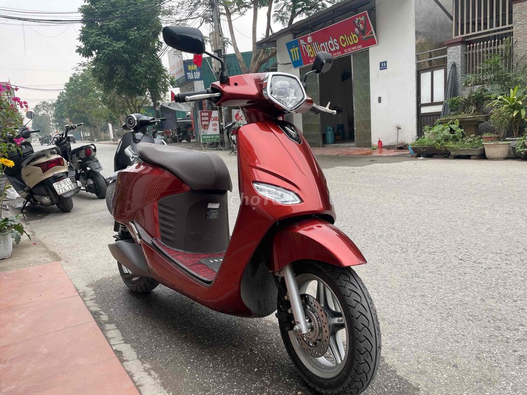 Bán xe Vento mầu đỏ cam, odo dưới 2000km