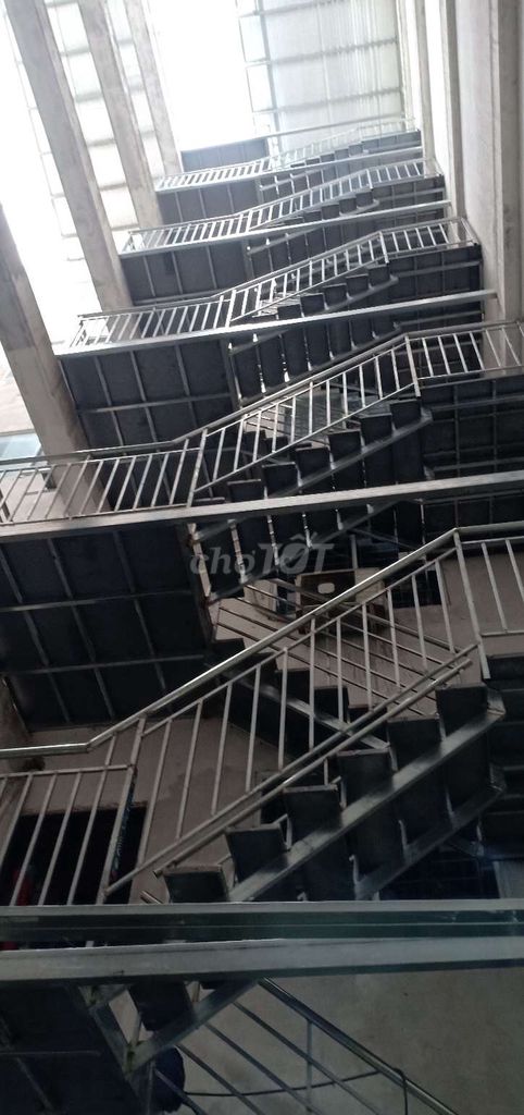 Cầu thang Sắt thép màu Xám. Mua bán Nội thất, đồ gia dụng khác tại Thành phố Thủ Đức Tp Hồ Chí Minh được đăng bởi Đặng Lộc hình 1