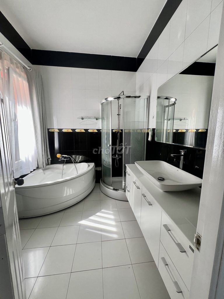 Аренда · 4 комн. · 200 м² · Quận 7, ул. Gò Ô Môi