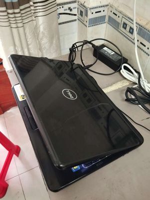 Cần bán laptop Dell còn đẹp. Full chức năng.