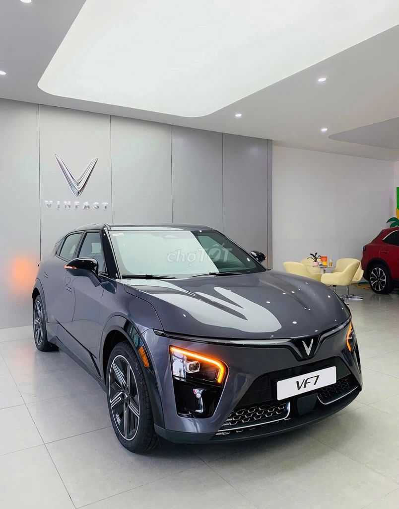 VinFast VF7 Plus 2025, серый, 22 000 км - ОЧЕНЬ НОВЫЙ HCMC