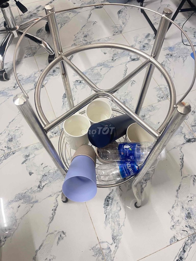 Kệ đựng bình nước Inox đã qua sử dụng. Mua bán Tủ, kệ gia đình tại Quận Bình Tân Tp Hồ Chí Minh được đăng bởi Thanh Di hình 1