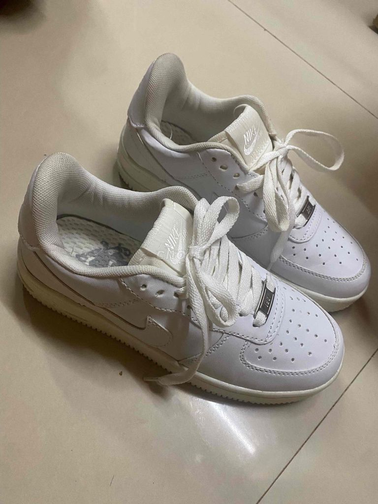 Giày thể thao Nike Trắng Unisex Size 36-37. Mua bán Giày dép tại Quận Thanh Khê Đà Nẵng được đăng bởi Tiến hình 1